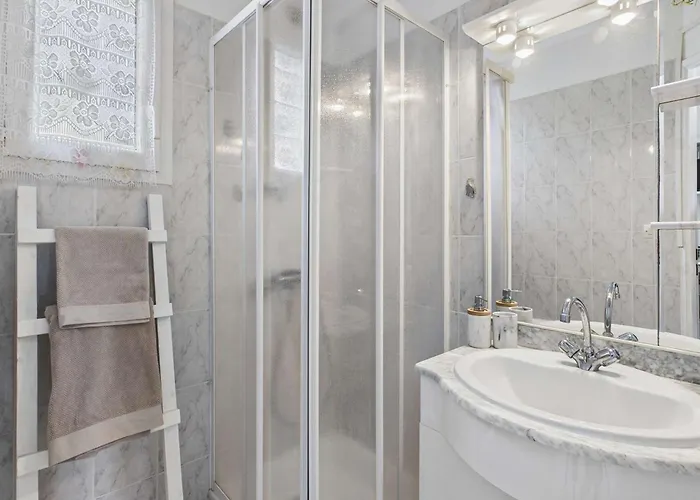 Maison A 230m De La Avec Terrasse Et Parking Prive - Fr-1-326-869 * Marseillan (Herault)