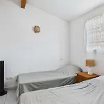 Apartment Maison A 230m De La Avec Terrasse Et Parking Prive - Fr-1-326-869 *