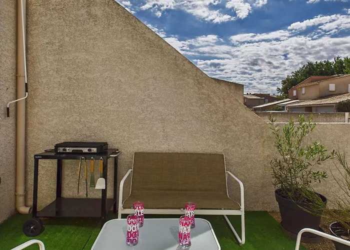 Maison à 230m De La Avec Terrasse Et Parking Privé - Fr-1-326-869